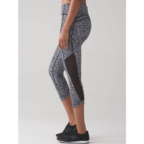 Lululemon Sole Training Crop Daisy Dust Alpine White Black / Black Size 8 - Picture 10 of 12
